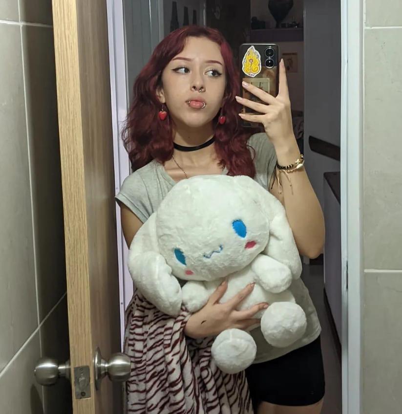 AlexaFoxy18 Profile Image