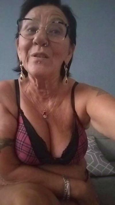 Babylove54 from France