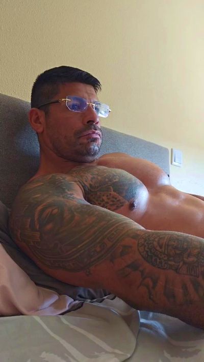 Leonsalvajexxx from Spain