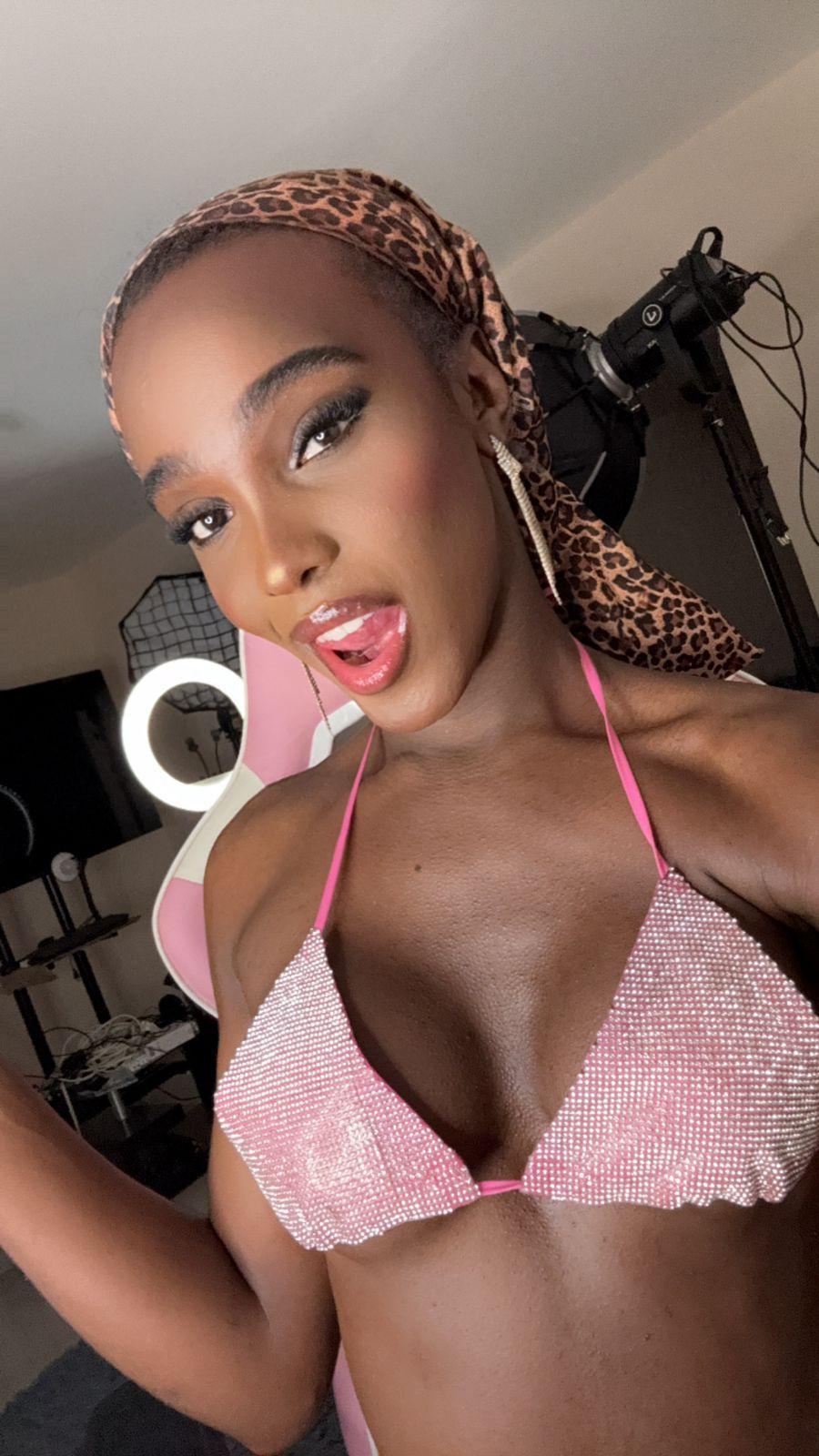 Luana_risque from France