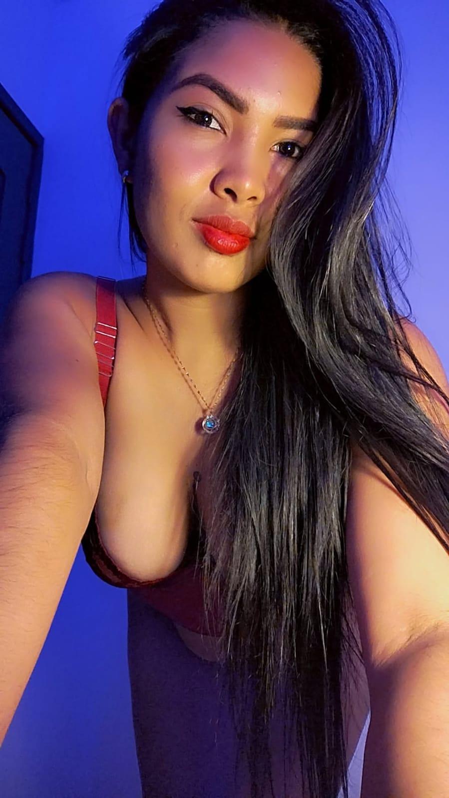 jade_colliins from Colombia